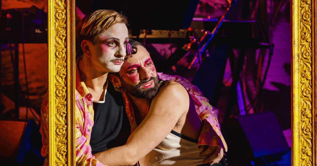 Schrille Kostüme, Queerness und österreichische Geschichte. (c) Rita Newman - Rabenhof